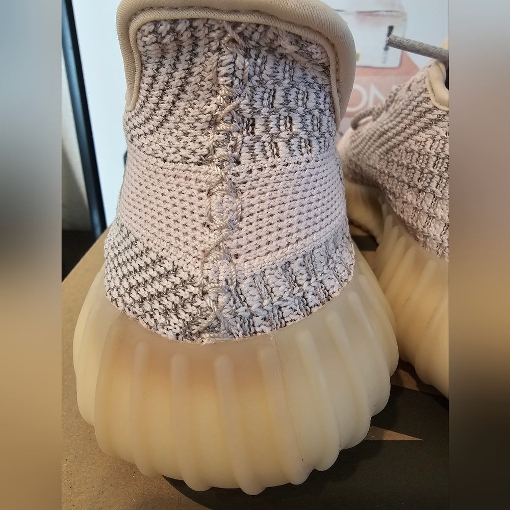 Yeezy Boost 350 V2 Sneakers . US Size 5 - Picture 8 of 14